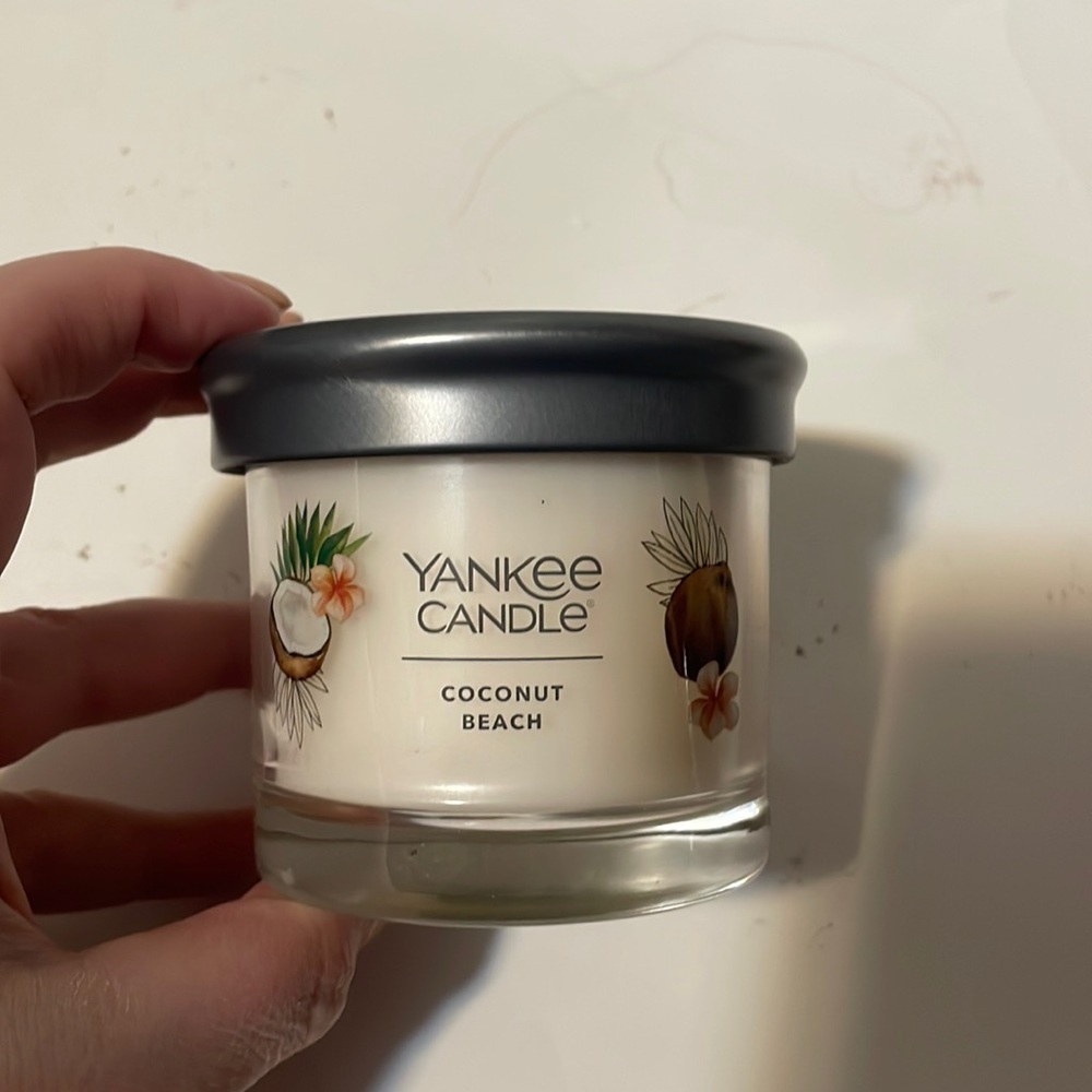 New Yankee Candle Coconut Beach 4.1oz
